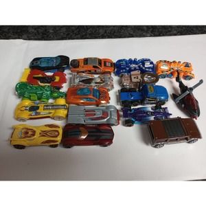 17 Hot Wheels 2010 - 2018 Separated in years in pictures for easier research